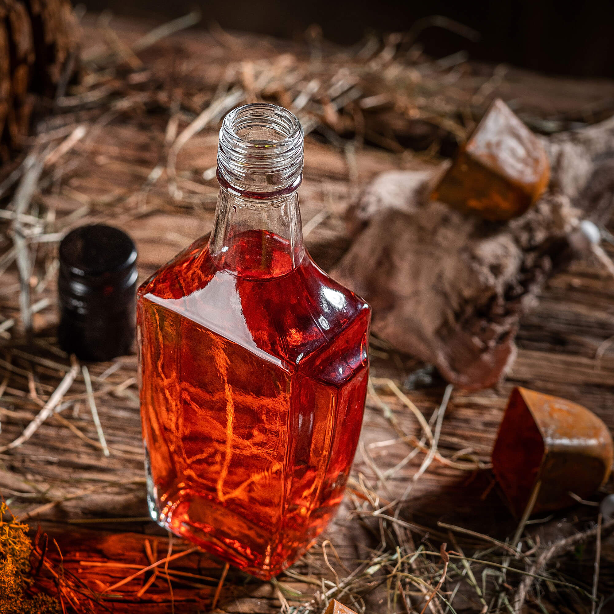 Szklana butelka na nalewkę Faenza 250ml ze złotą zakrętką 1 szt.