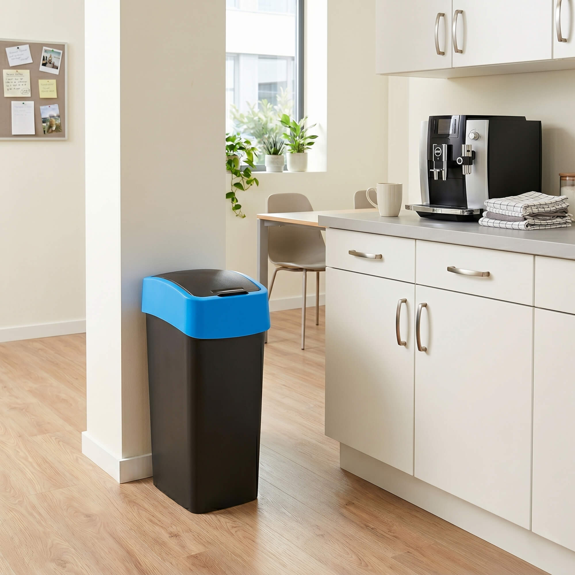 Kosz na śmieci Curver Flip Bin 45L czarno-niebieski