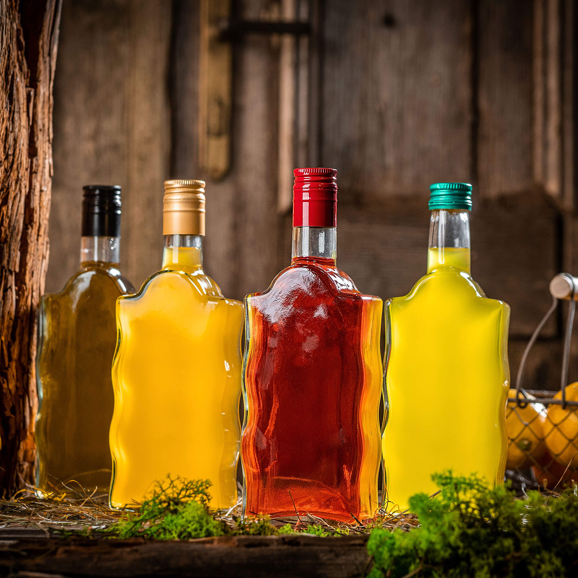 Szklana butelka na nalewkę Fala 500ml ze złotą zakrętką 10 szt.