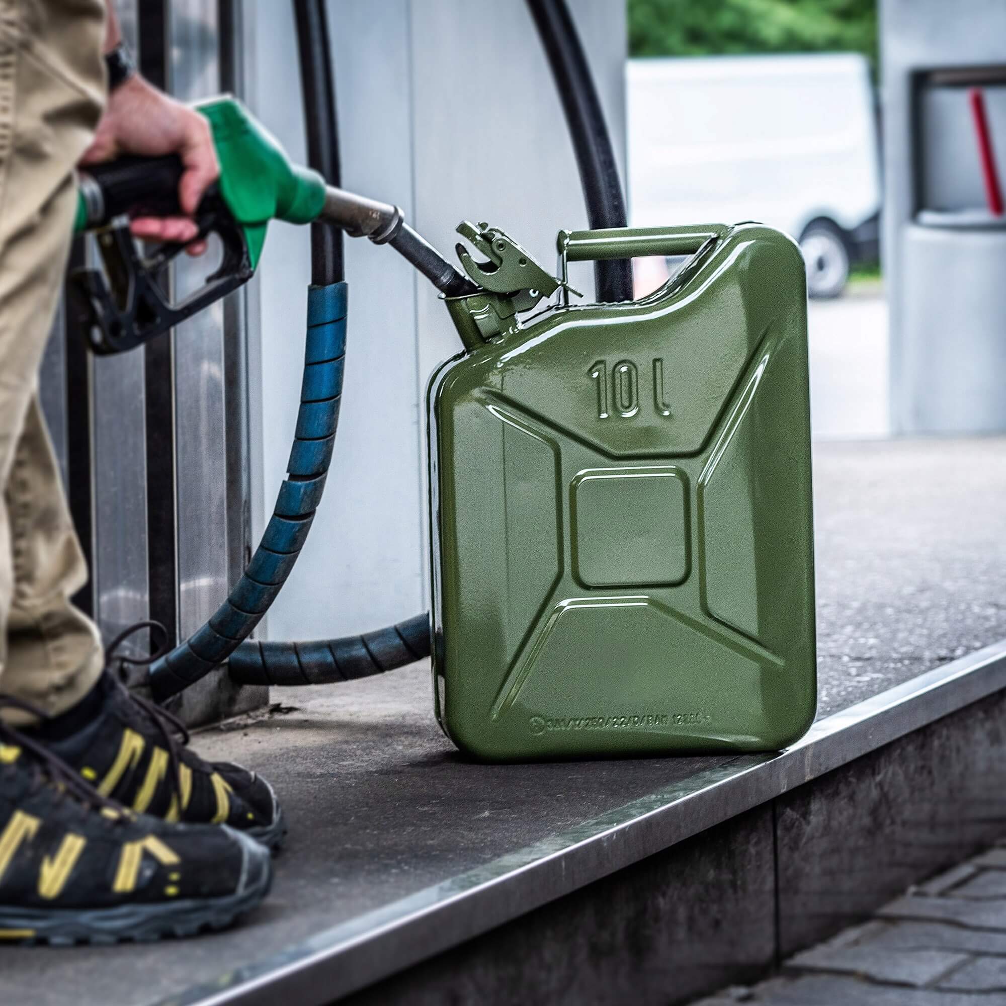 Kanister na paliwo stalowy 10L + lejek 25 cm, zielony