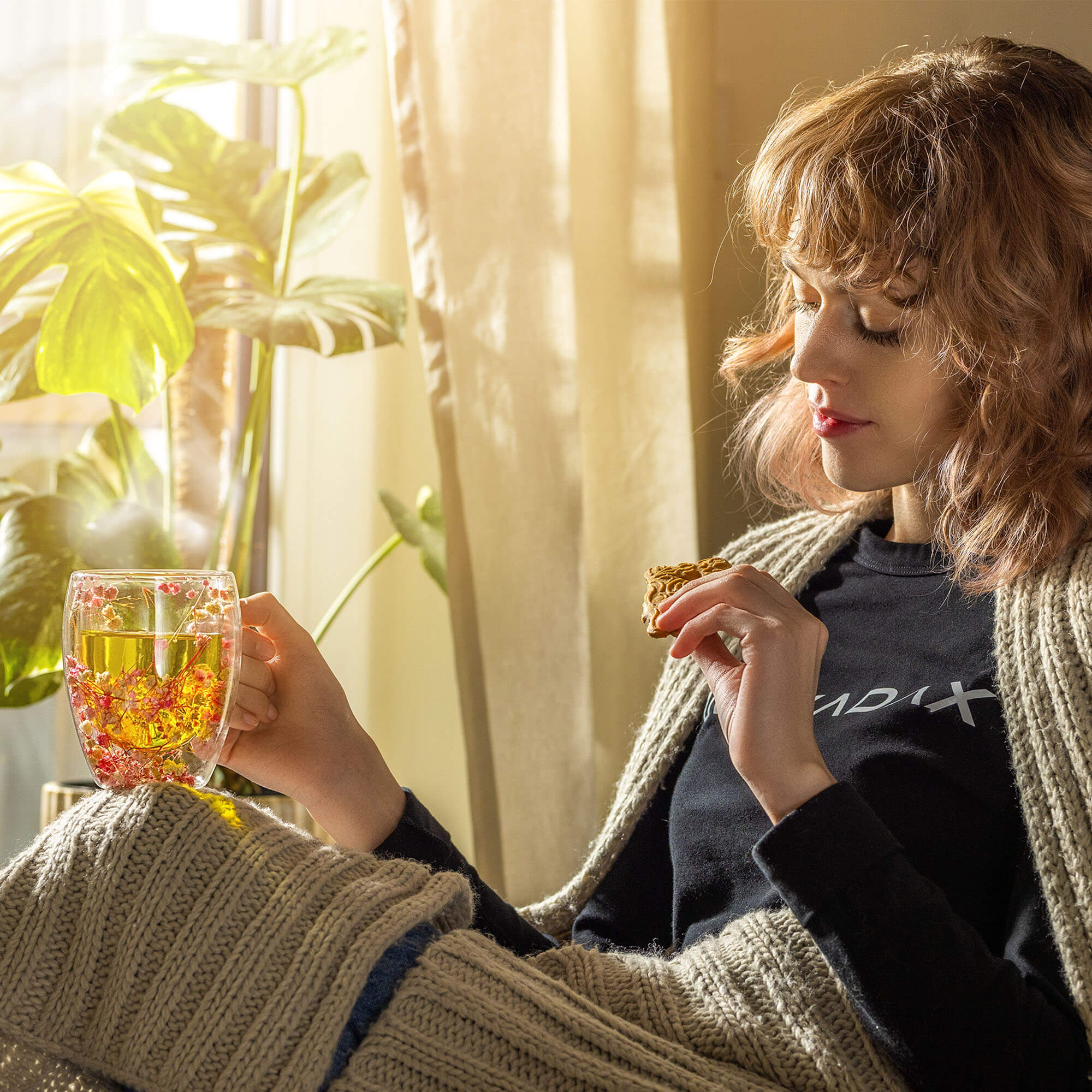 Kubek termiczny z kwiatowym motywem Riga 350ml różowy 1 szt.