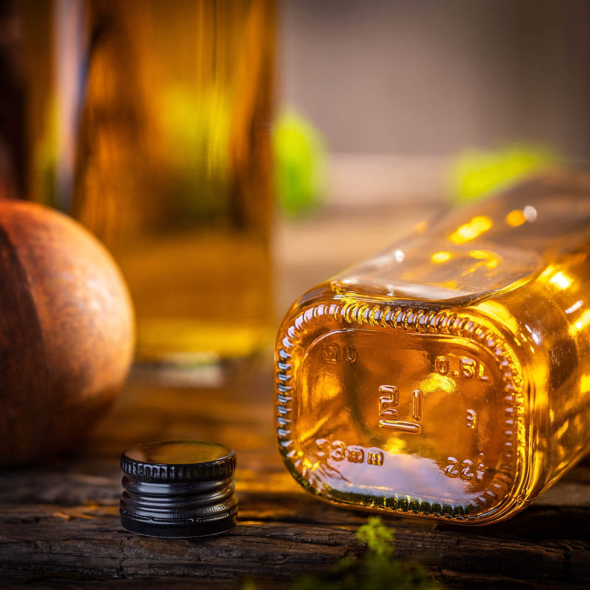 Szklana butelka na whisky Vigna 500ml z czarną zakrętką 5 szt.