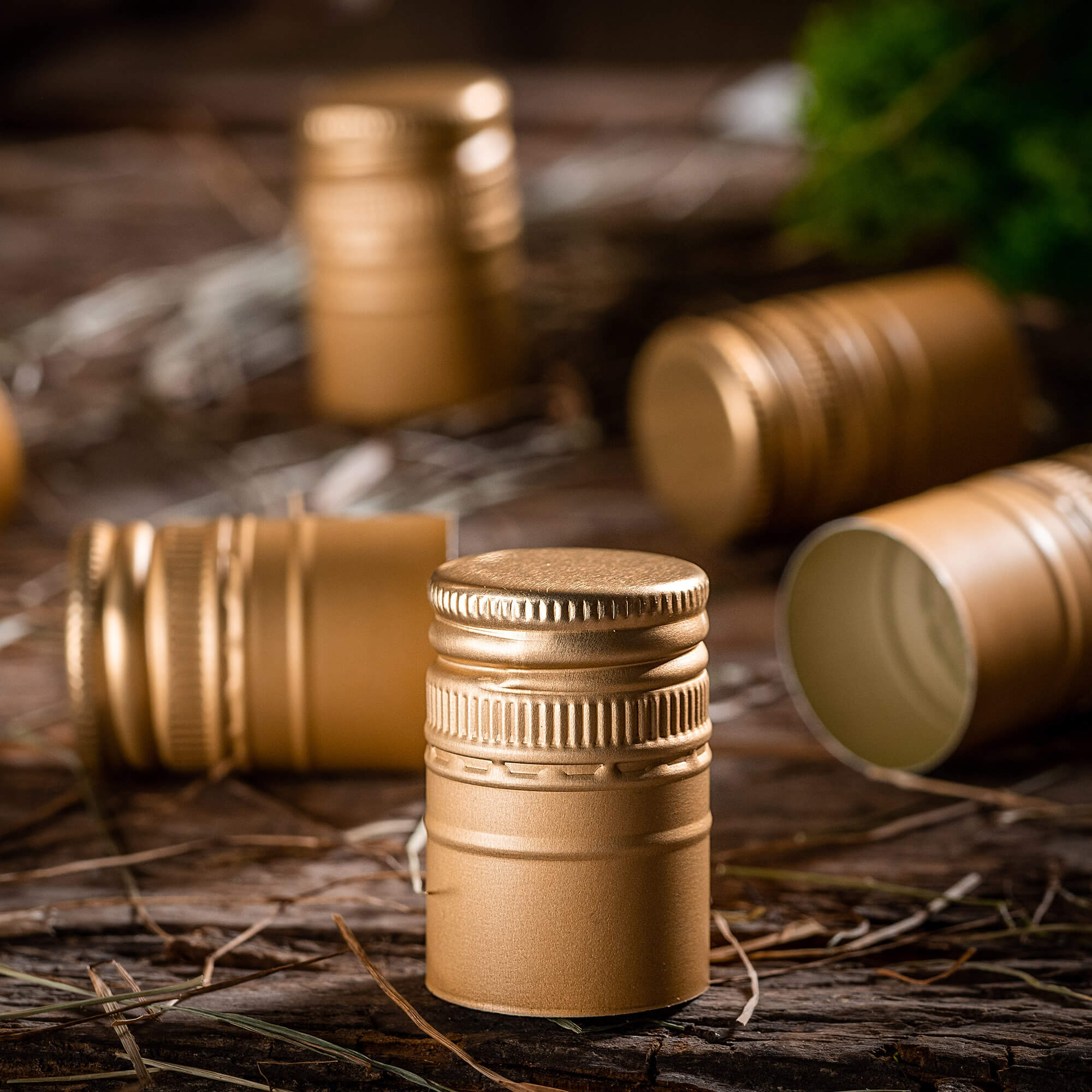 Aluminiowa zakrętka do butelek Annot fi 30mm długa złota 50 szt.