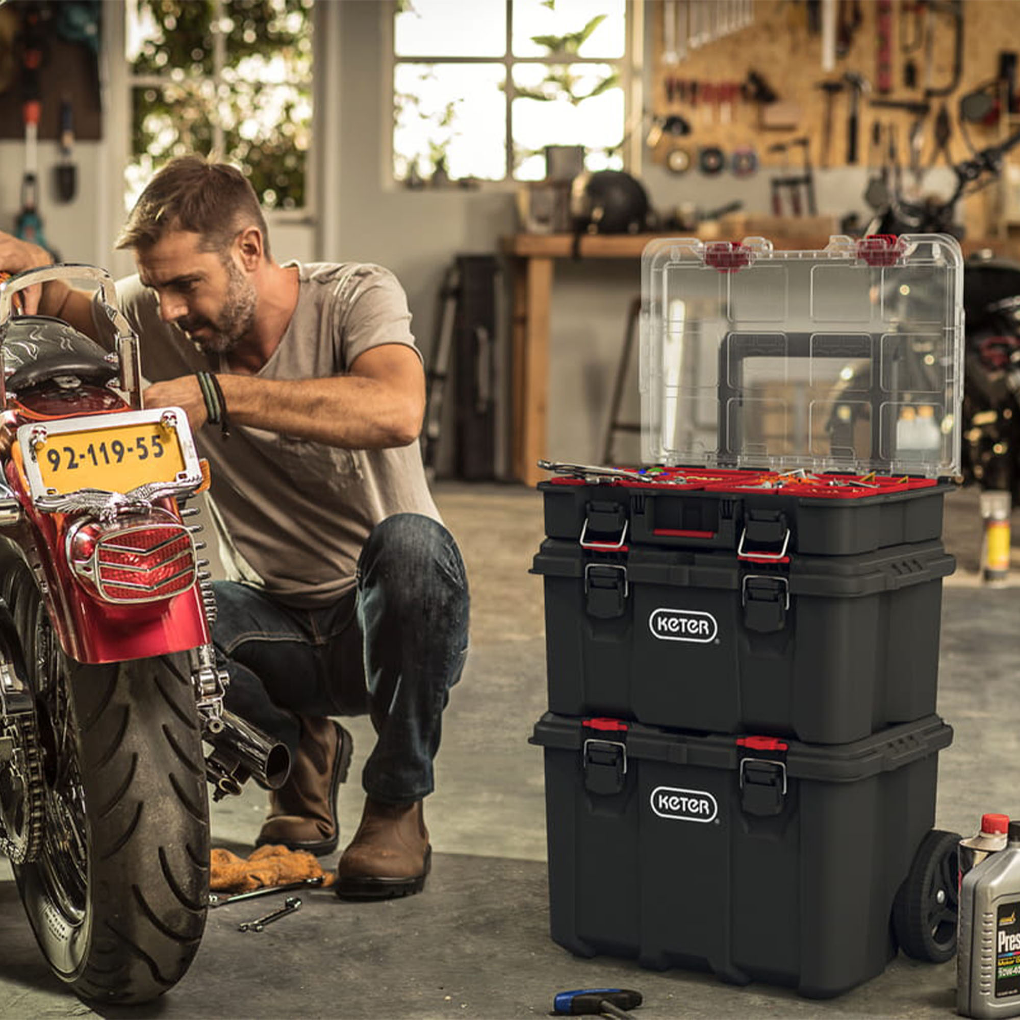 Zestaw 3 skrzynek Keter Stack 'N' Roll 150L czarno-czerwony