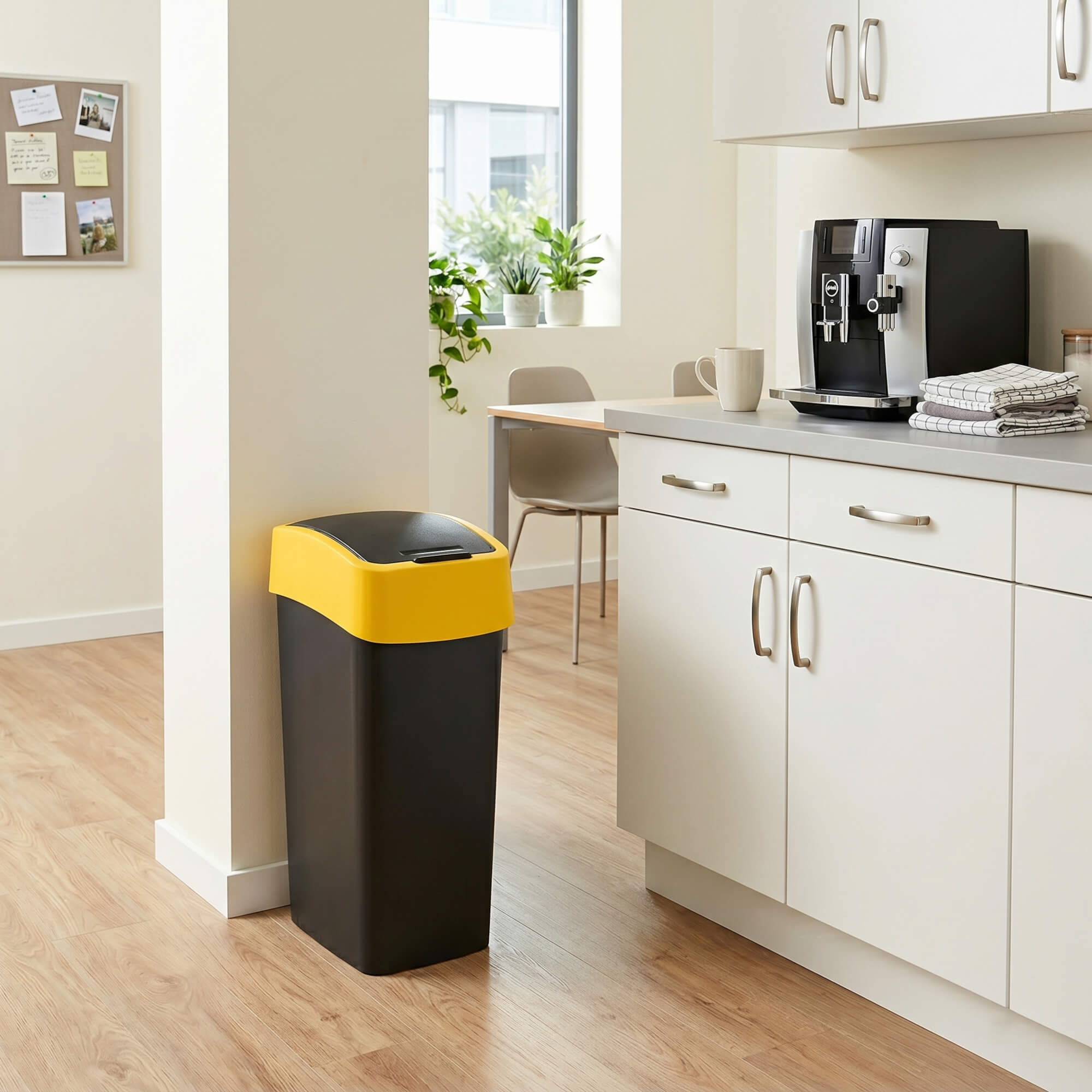 Kosz na śmieci Curver Flip Bin 45L czarno-żółty