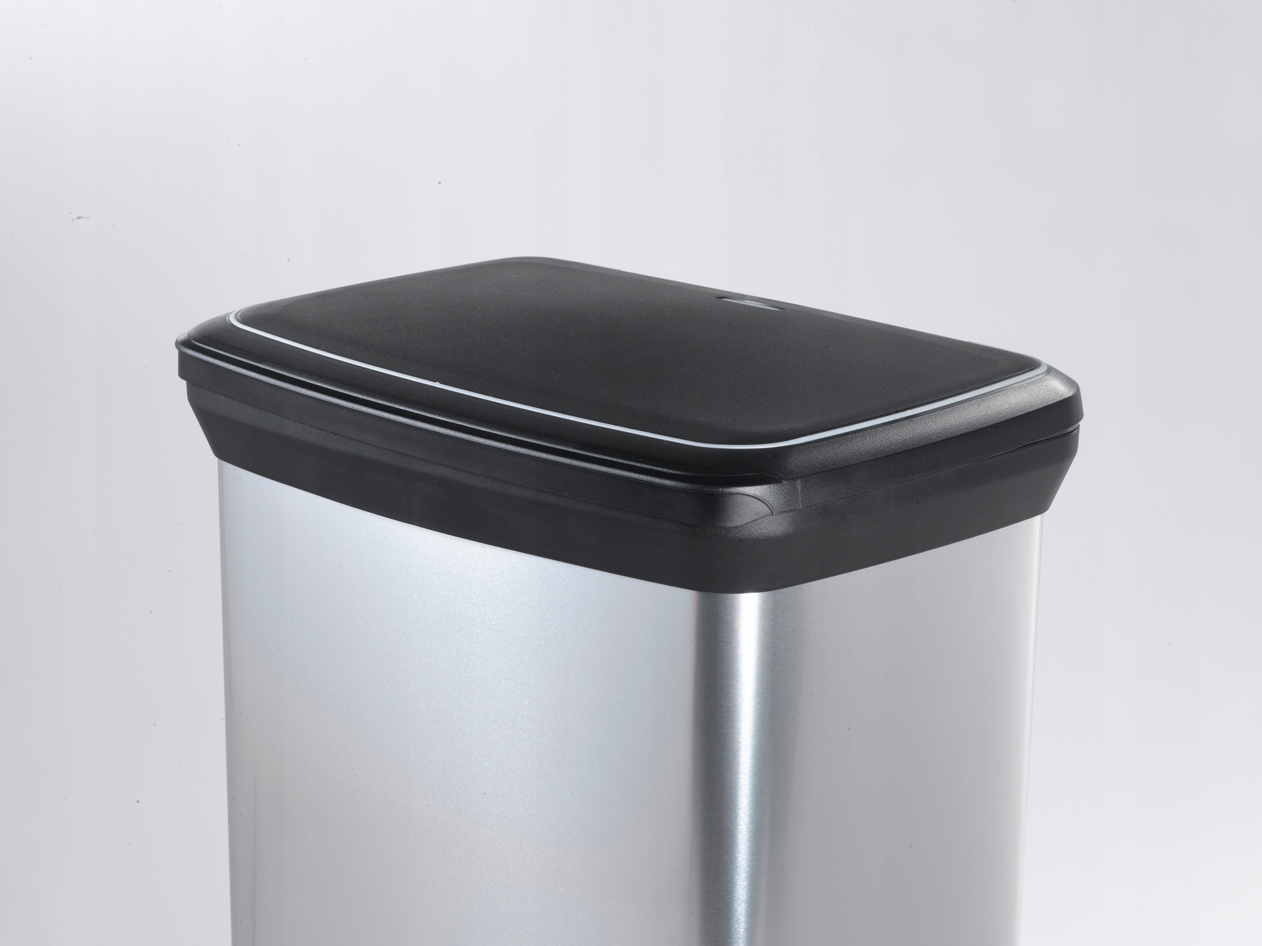 Kosz na śmieci 50L Curver Deco Bin, metalizowany