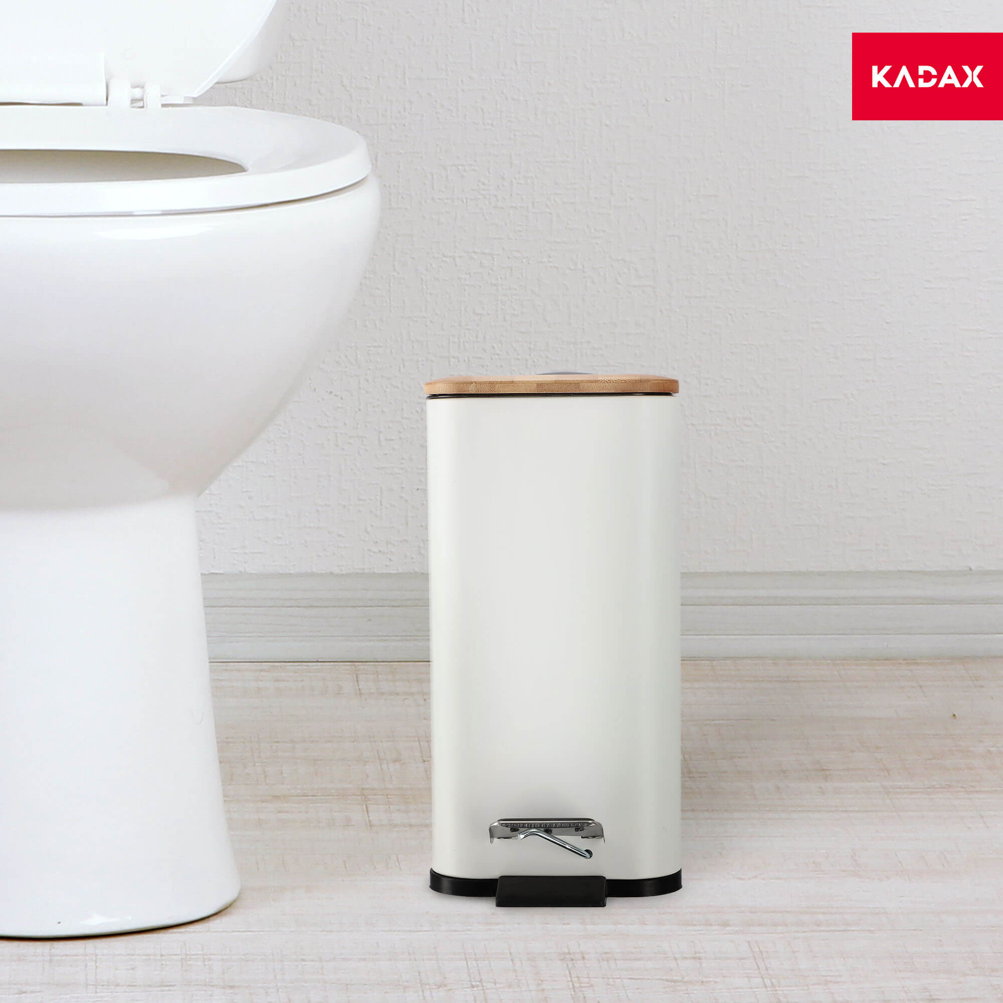 Kosz na śmieci z bambusową pokrywą 5L, biały