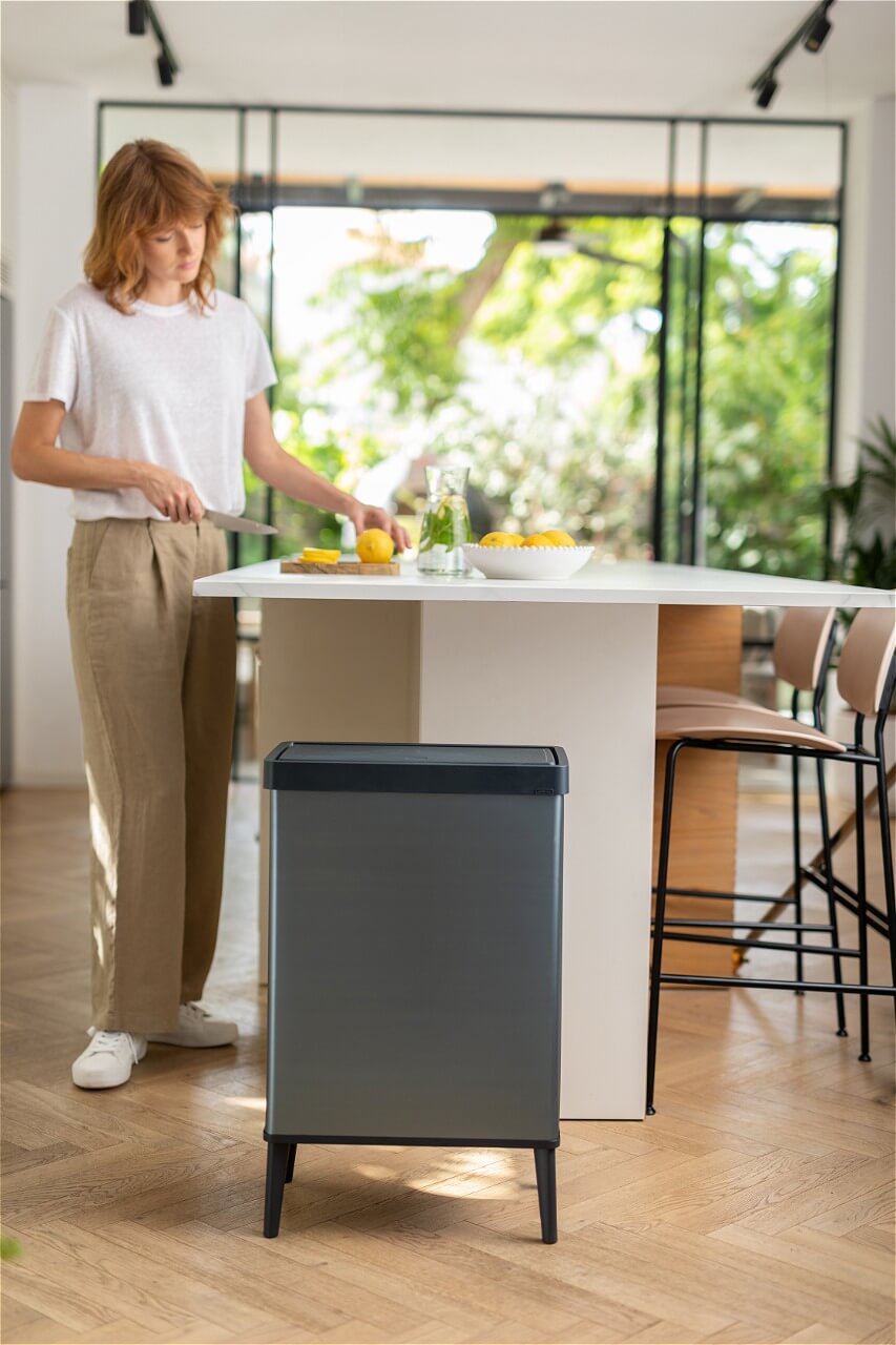 Kosz na śmieci Curver Verto wysoki 54L perłowy niebieski