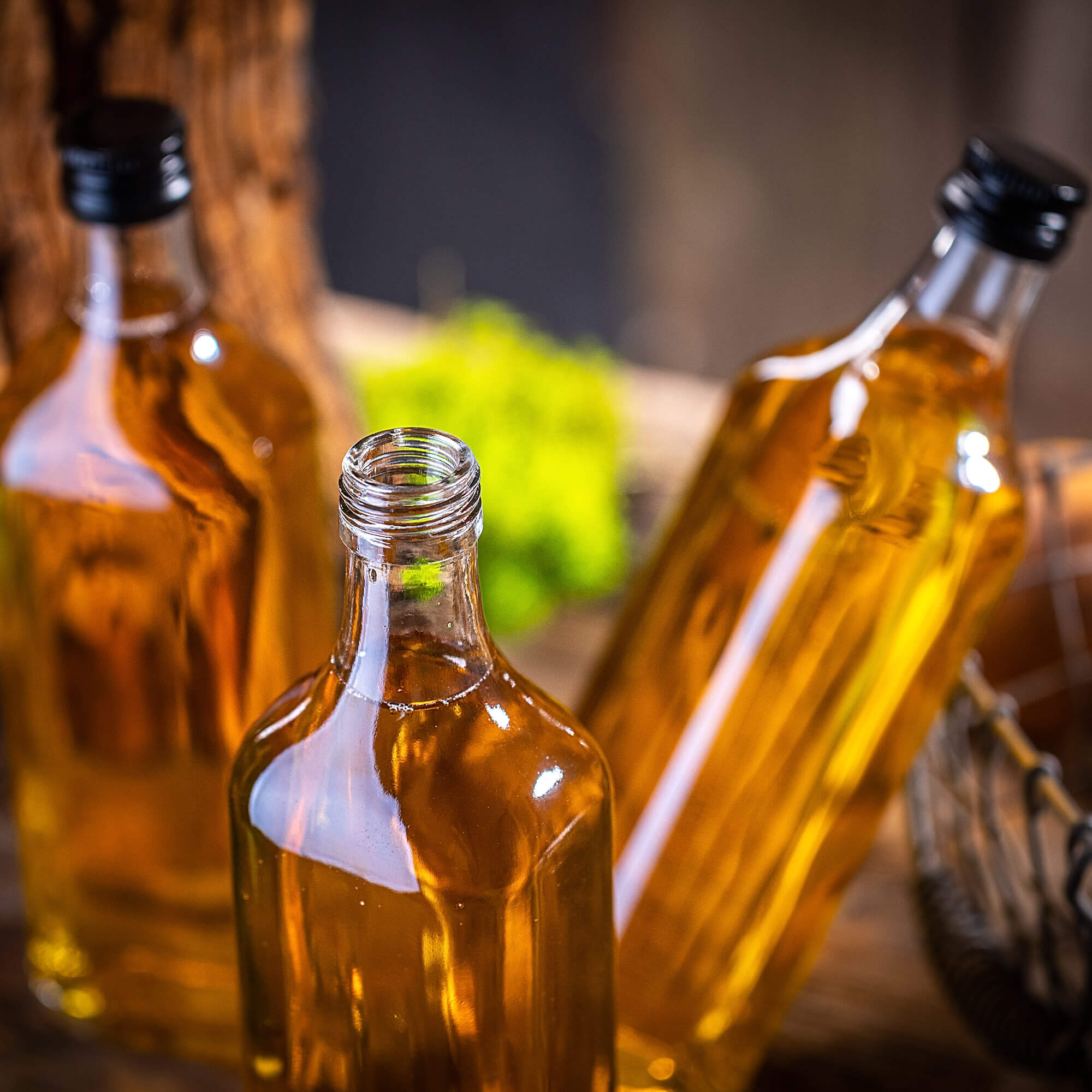 Szklana butelka na whisky Vigna 500ml z czarną zakrętką 5 szt.