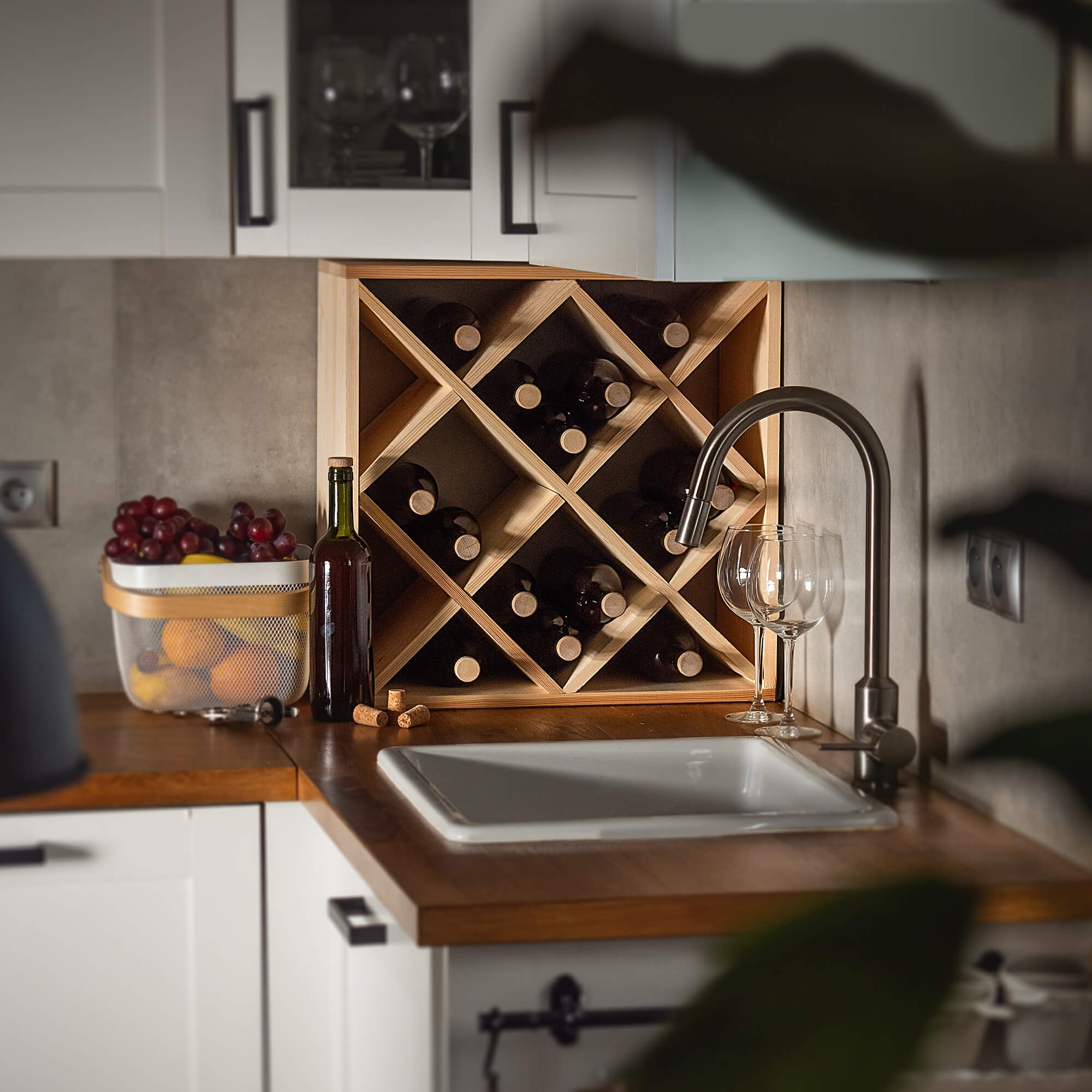 Regał na wino Loreo kratka drewniany jasny brąz