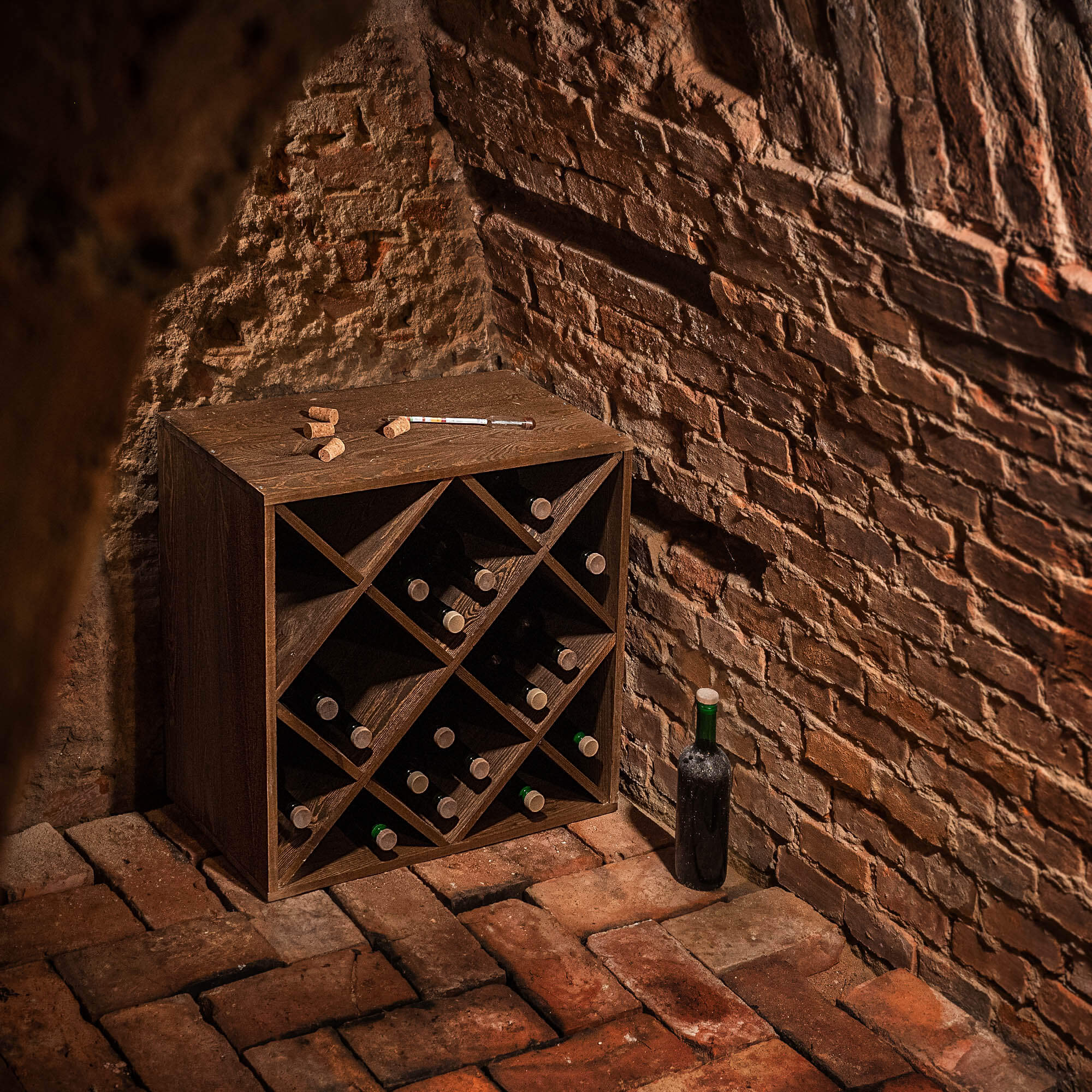 Regał na wino Loreo kratka drewniany ciemny brąz