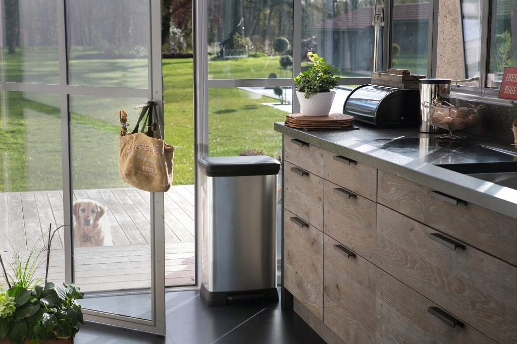 Kosz na śmieci 50L Curver Deco Bin, metalizowany