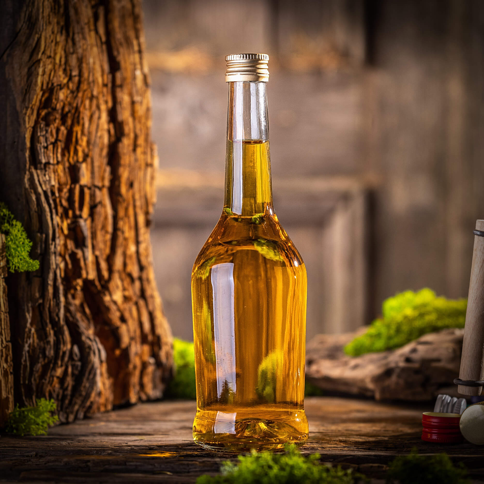 Szklana butelka na nalewkę Loiret 500ml ze złotą zakrętką 50 szt.